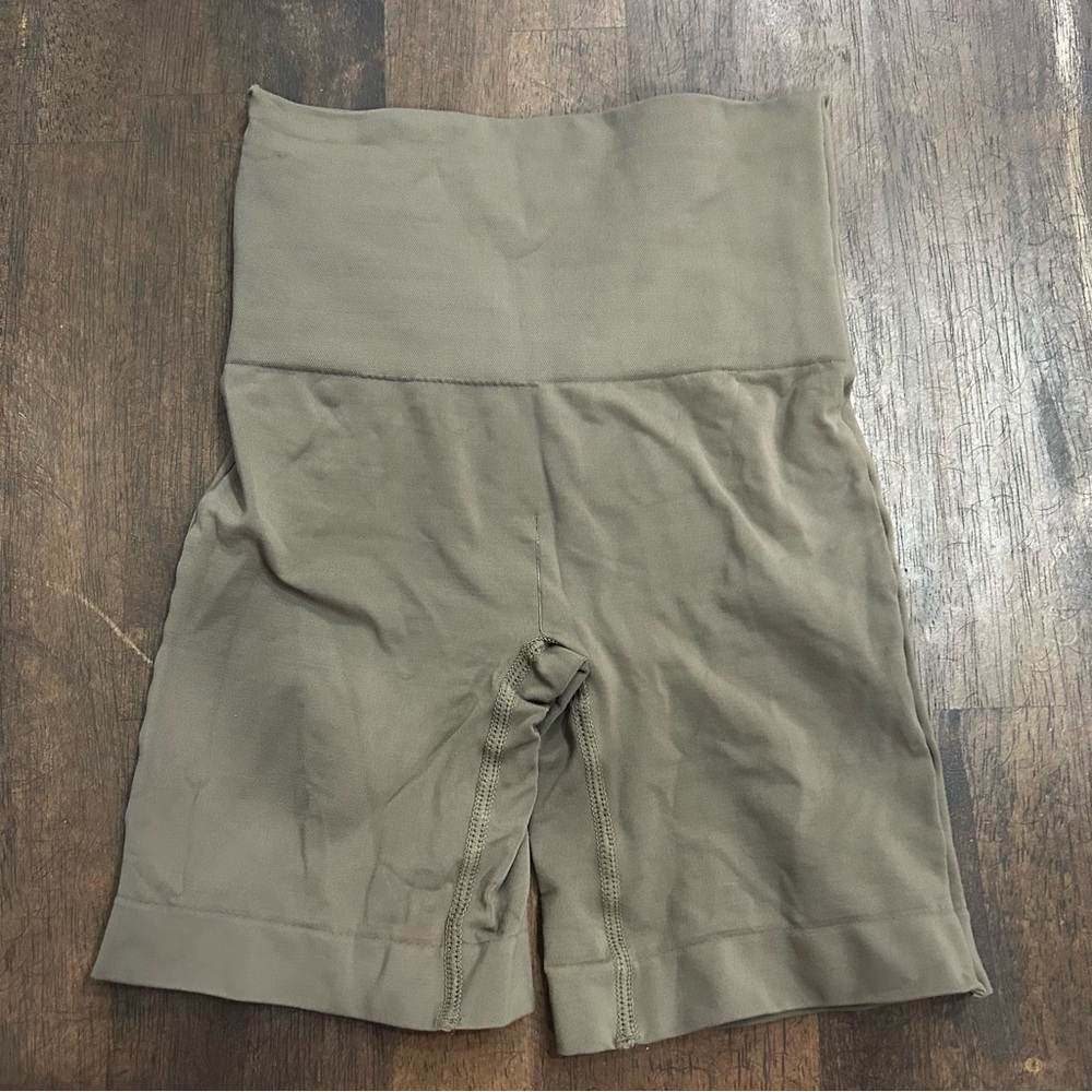 Skims Soft smoothing shorts army green XXS - Picture 2 of 2